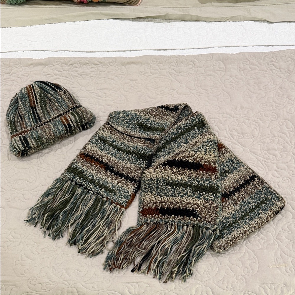 New- Cozy Multi-Tone Knit Scarf and hat Set Homemade